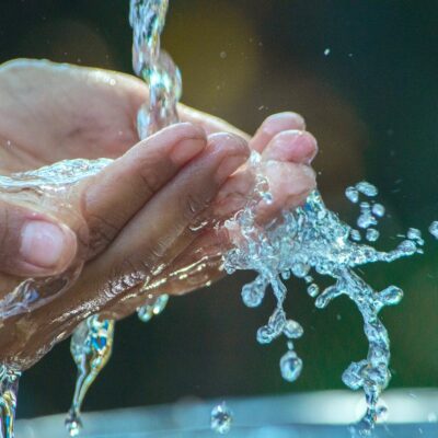 hands-water